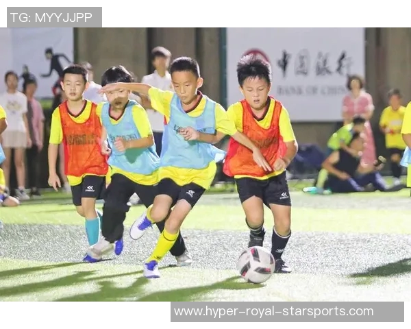 天津踢足球的热情与梦想在绿茵场上绽放青春活力 天津踢足球的热情与梦想在绿茵场上绽放青春活力